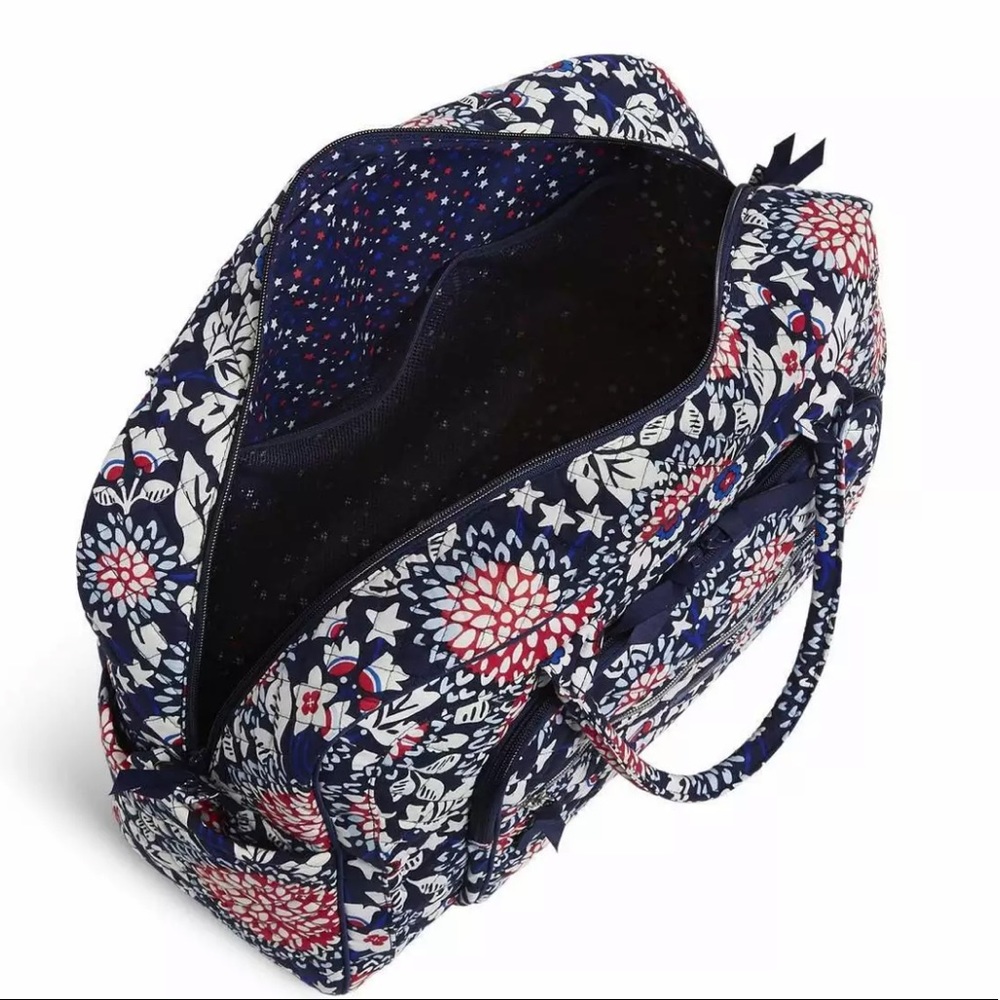 Vera Bradley Weekender Travel Bag Red White Blossoms Blue Carry On NEW - Picture 2 of 5